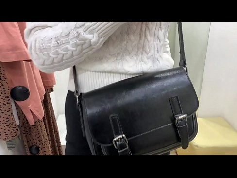 ❤️ Фитинг бөлмөсүндө жаш канчык FeralBerryди дилдо менен коомдук мастурбациялоо ❤❌  Секс ky.sex78.ru ☑